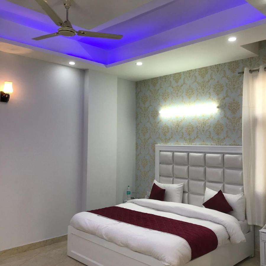 Hotel O The Grand Palace Gáziábád Kültér fotó