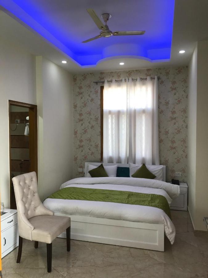 Hotel O The Grand Palace Gáziábád Kültér fotó