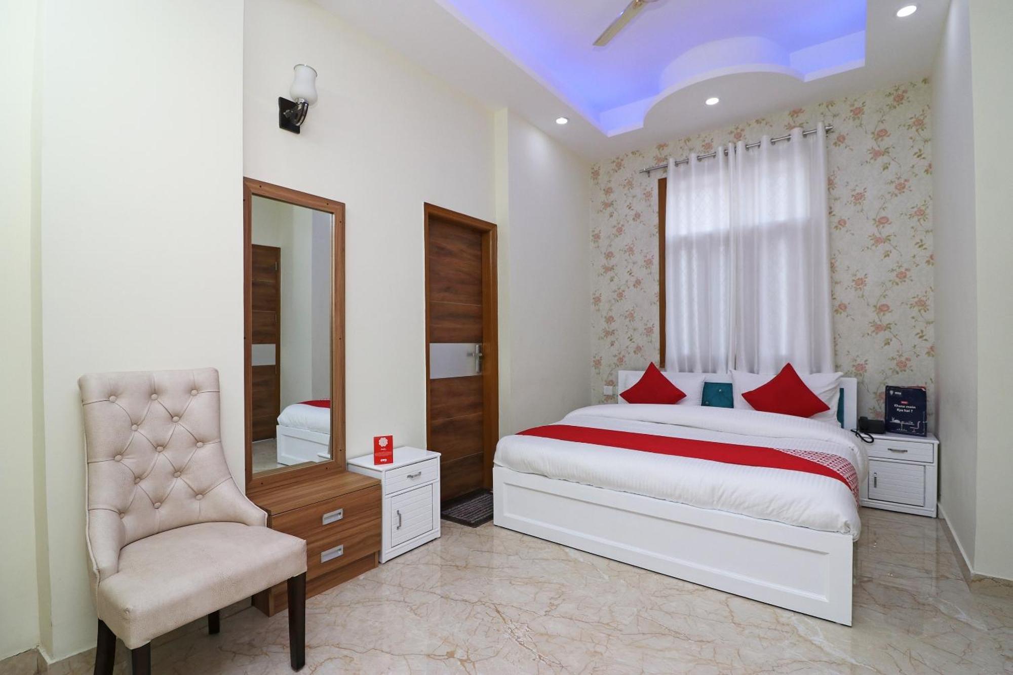 Hotel O The Grand Palace Gáziábád Kültér fotó