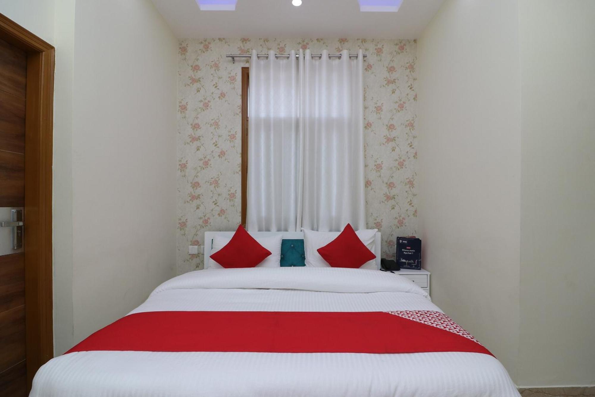 Hotel O The Grand Palace Gáziábád Kültér fotó